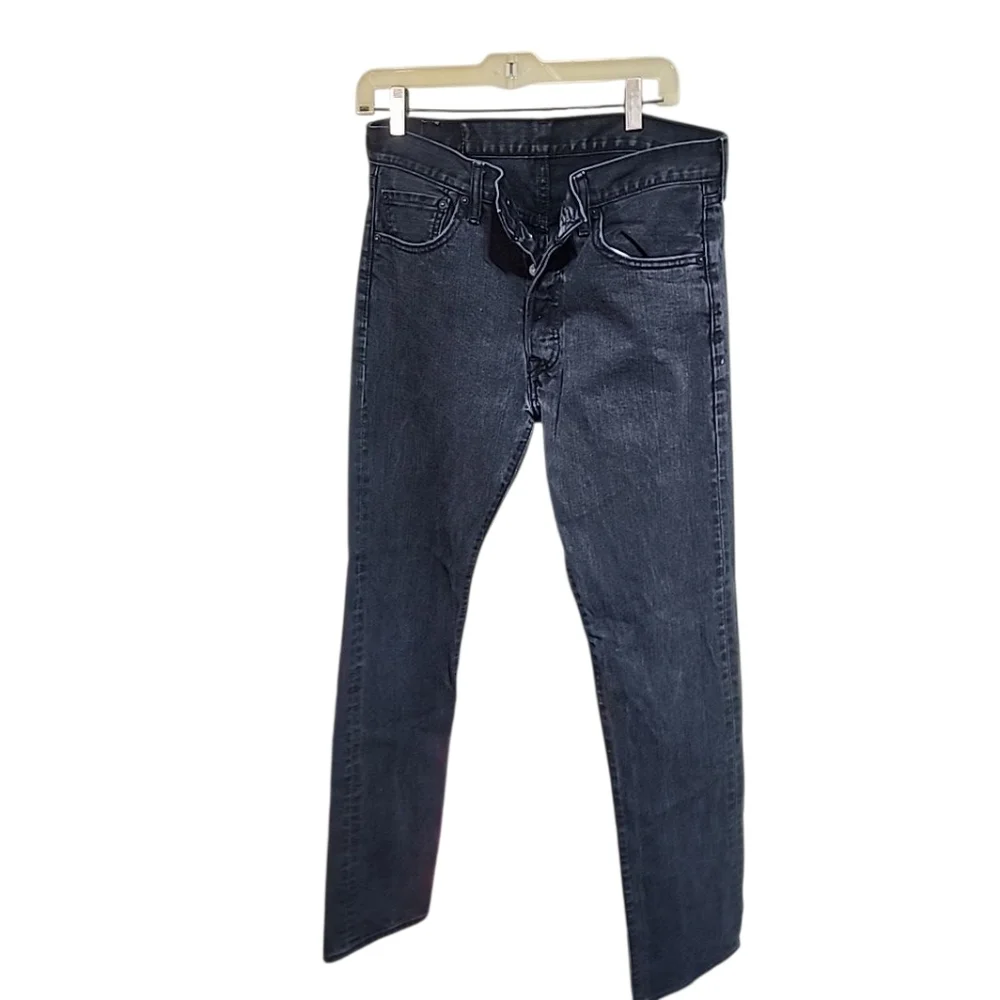 Levis  Men 501 Dark Wash Jeans. Size 32x34